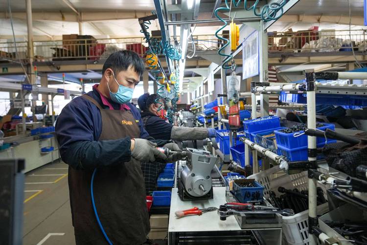 山东文登外贸企业新春生产忙 文游网络等企业抢抓机遇开新局